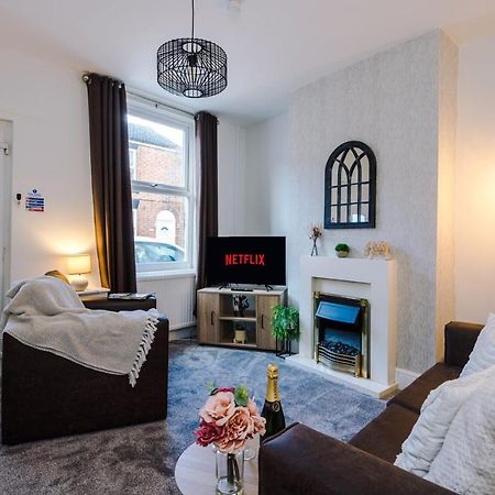 Bright 2-Bed Cottage In Chester By 53 Degrees Property, Ideal For Couples & Small Groups, City Centre - Sleeps 6 Ngoại thất bức ảnh