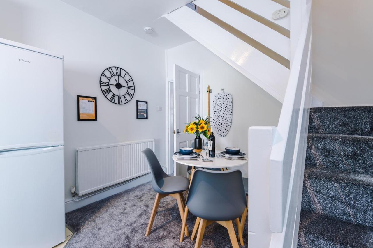 Bright 2-Bed Cottage In Chester By 53 Degrees Property, Ideal For Couples & Small Groups, City Centre - Sleeps 6 Ngoại thất bức ảnh