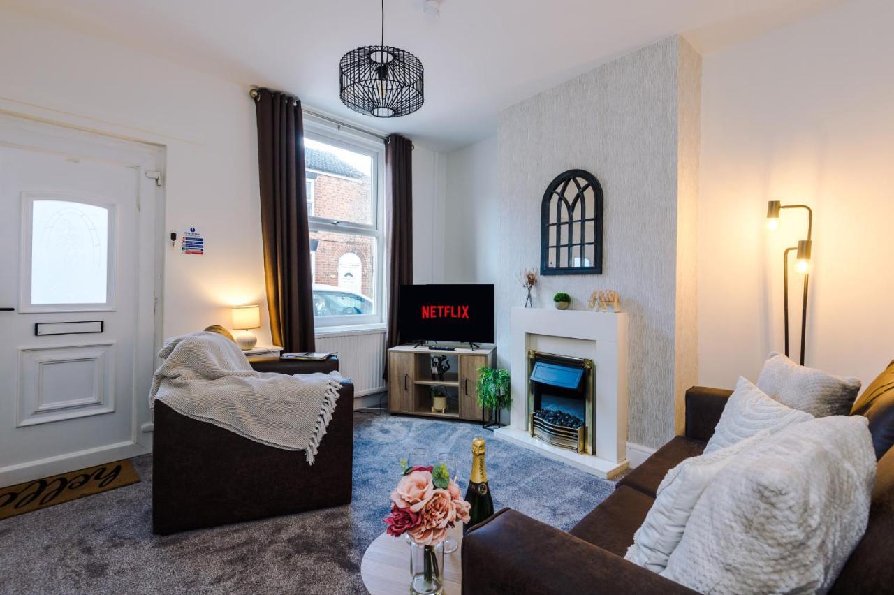Bright 2-Bed Cottage In Chester By 53 Degrees Property, Ideal For Couples & Small Groups, City Centre - Sleeps 6 Ngoại thất bức ảnh