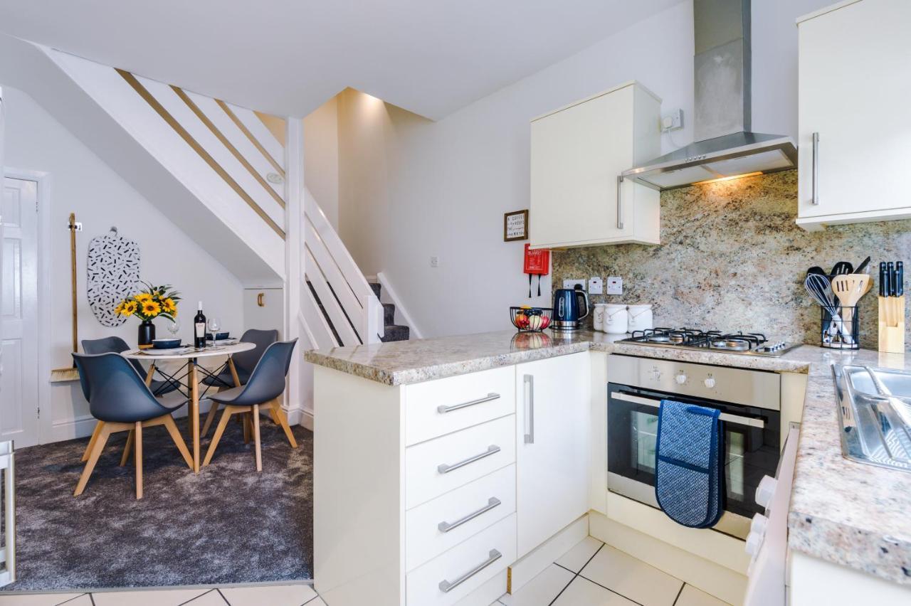 Bright 2-Bed Cottage In Chester By 53 Degrees Property, Ideal For Couples & Small Groups, City Centre - Sleeps 6 Ngoại thất bức ảnh